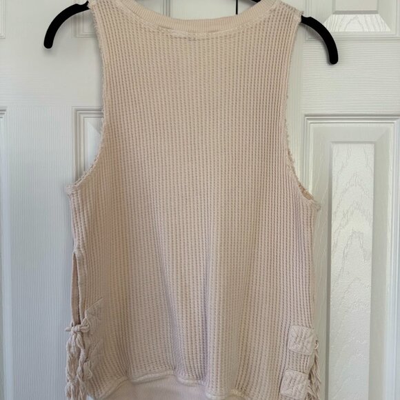 Elegant Sleeveless Knit Tank Top - Picture 2 of 6
